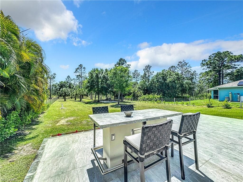 2444 62nd Ave NE, Naples, FL 34120-43