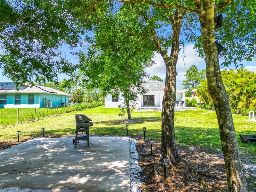 2444 62nd Ave NE, Naples, FL 34120-49