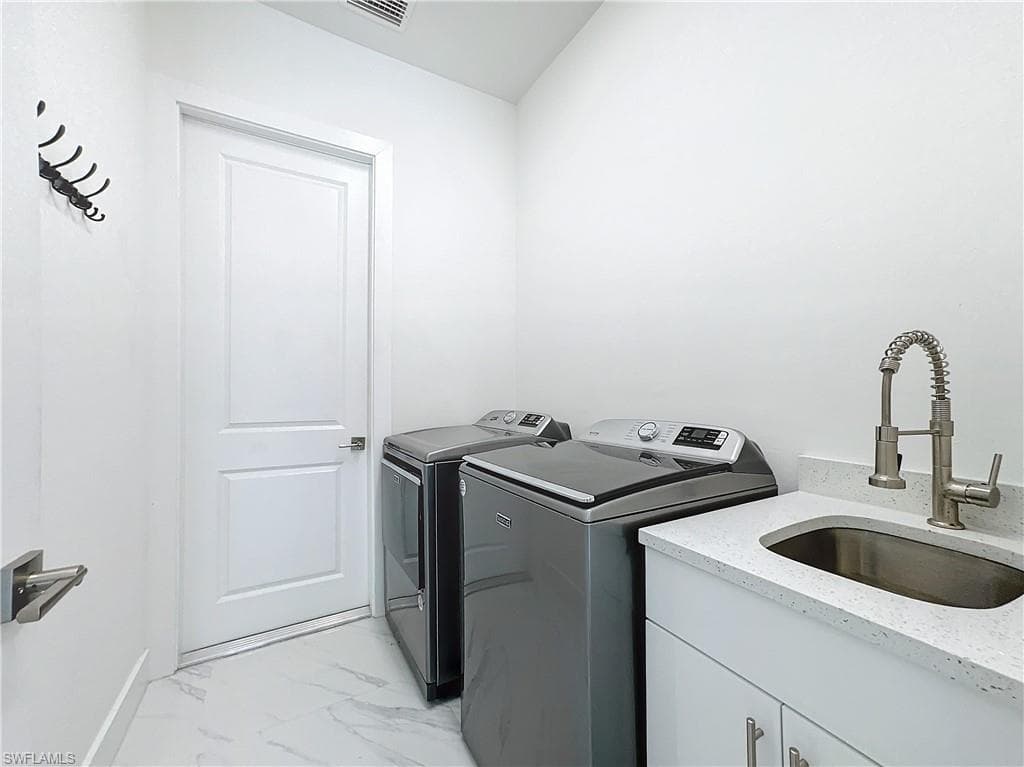 2444 62nd Ave NE, Naples, FL 34120-7