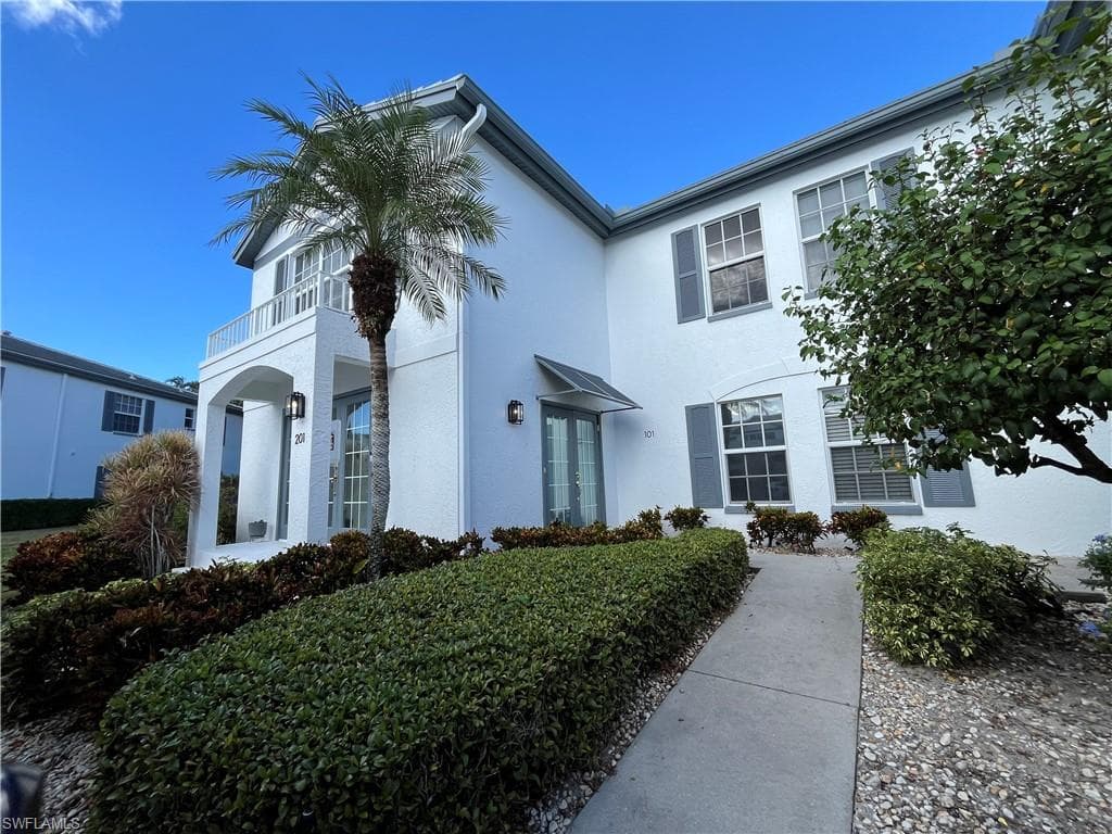 871 Tanbark Dr 101, Naples, FL 34108-1