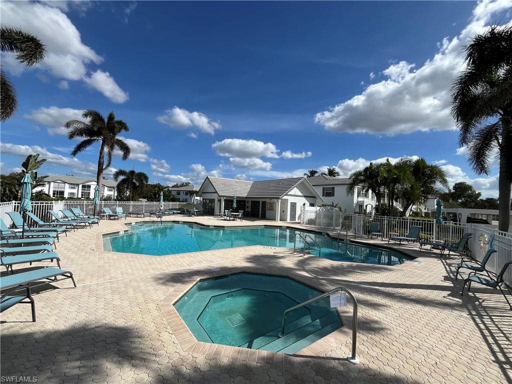 871 Tanbark Dr 101, Naples, FL 34108-6