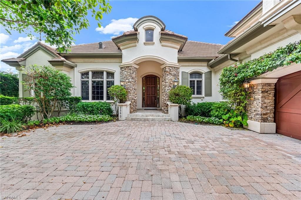 2560 Half Moon Walk, Naples, FL 34102-1