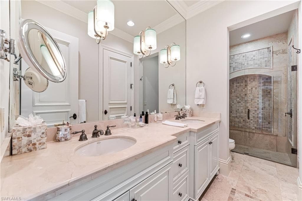 2560 Half Moon Walk, Naples, FL 34102-33