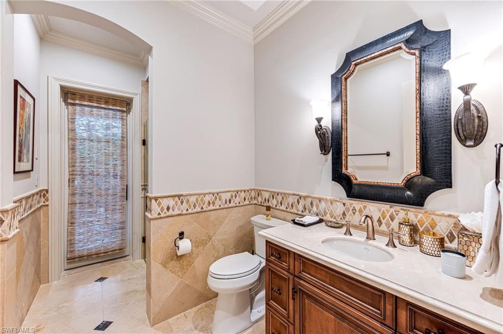 2560 Half Moon Walk, Naples, FL 34102-34
