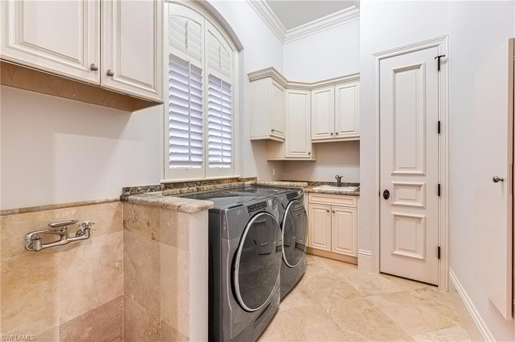 2560 Half Moon Walk, Naples, FL 34102-36