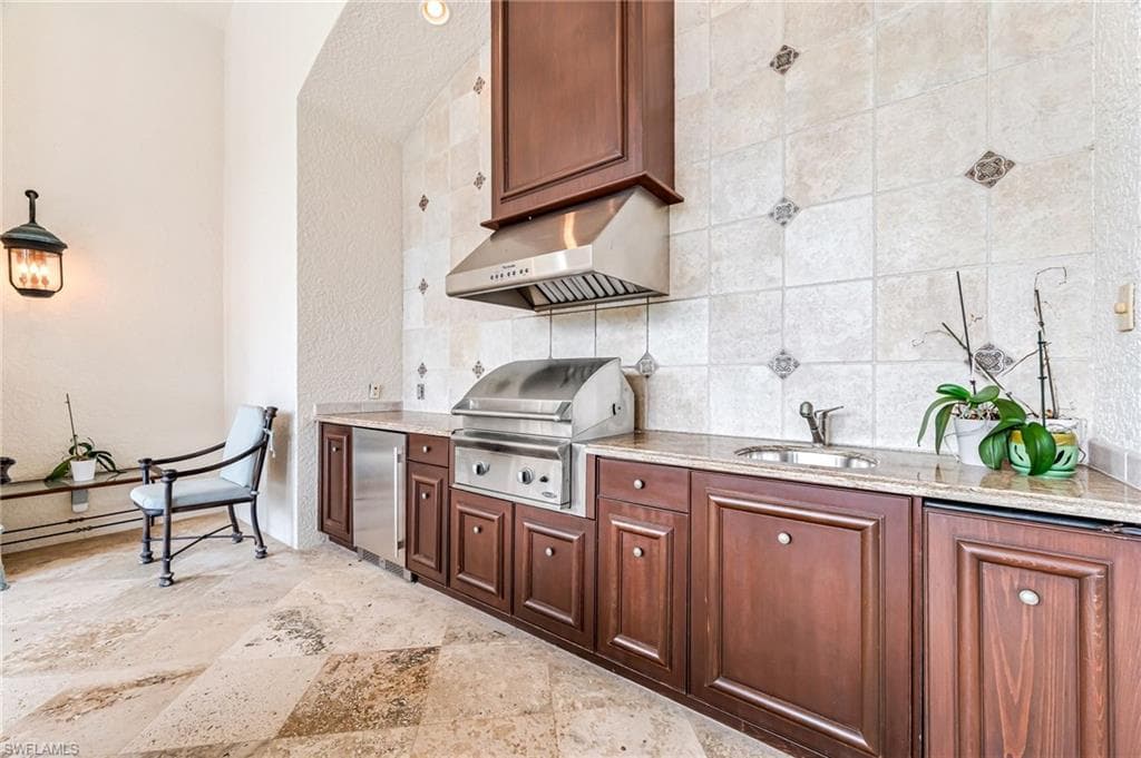2560 Half Moon Walk, Naples, FL 34102-37