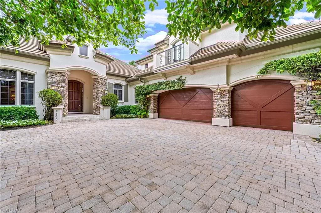 2560 Half Moon Walk, Naples, FL 34102-3