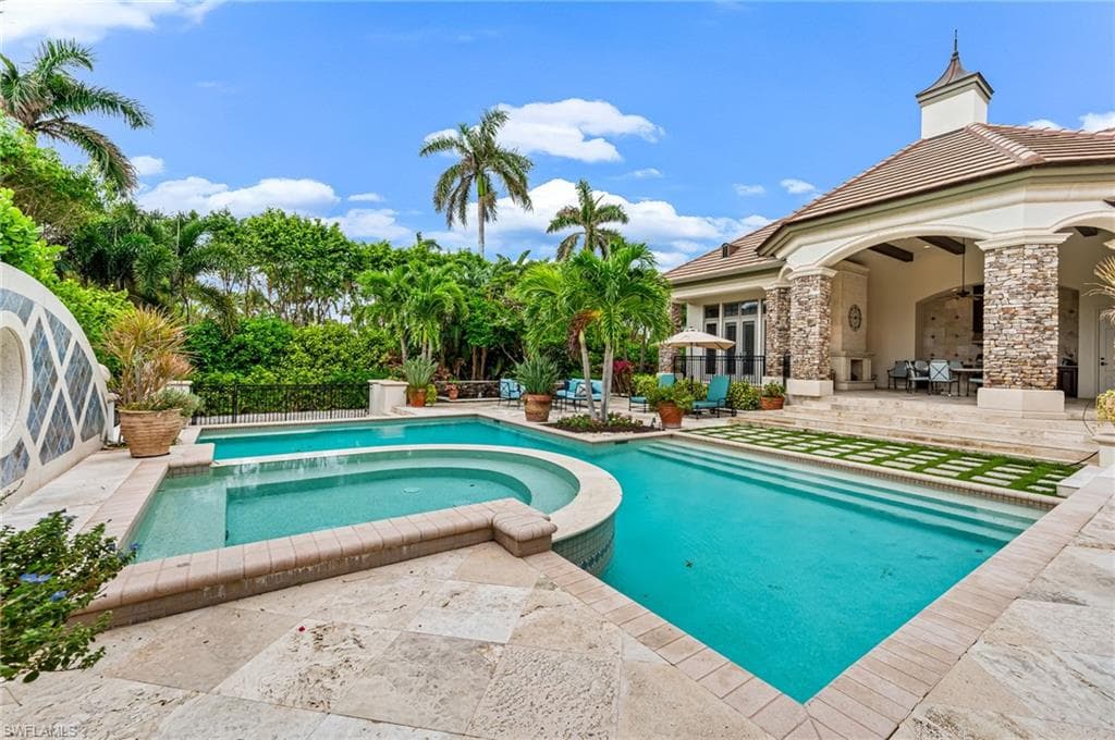 2560 Half Moon Walk, Naples, FL 34102-42
