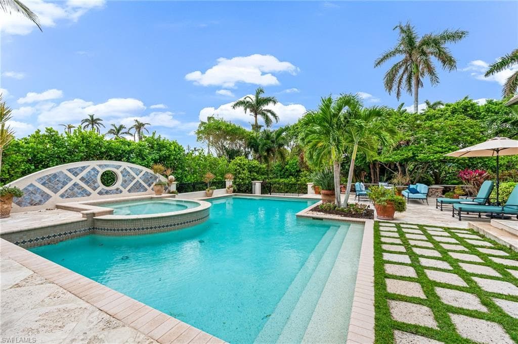 2560 Half Moon Walk, Naples, FL 34102-44