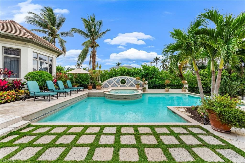 2560 Half Moon Walk, Naples, FL 34102-45