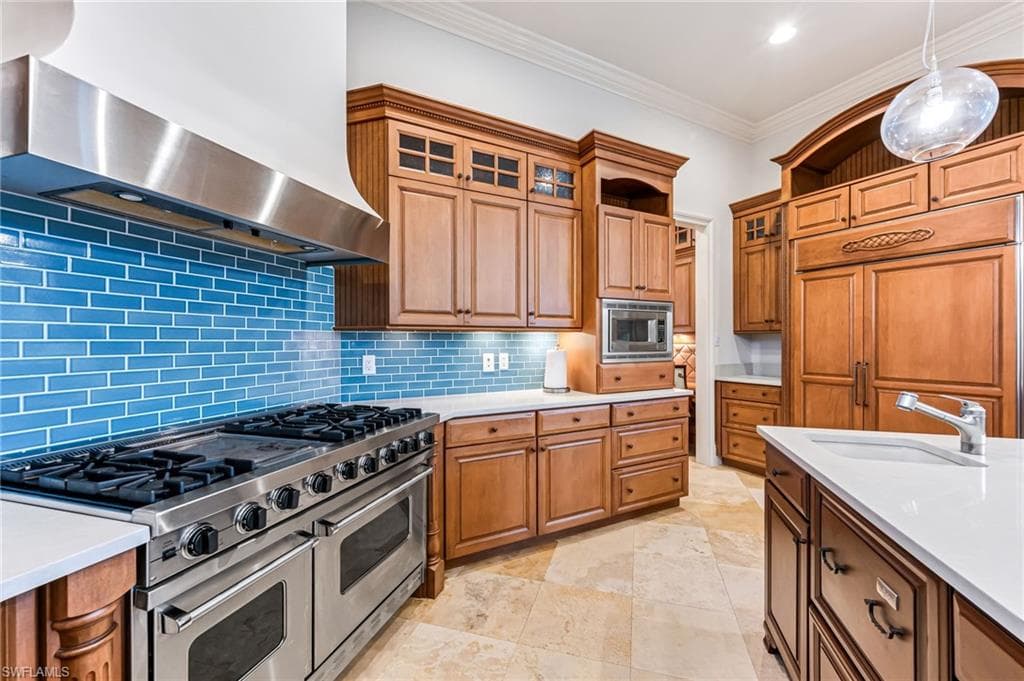 2560 Half Moon Walk, Naples, FL 34102-4