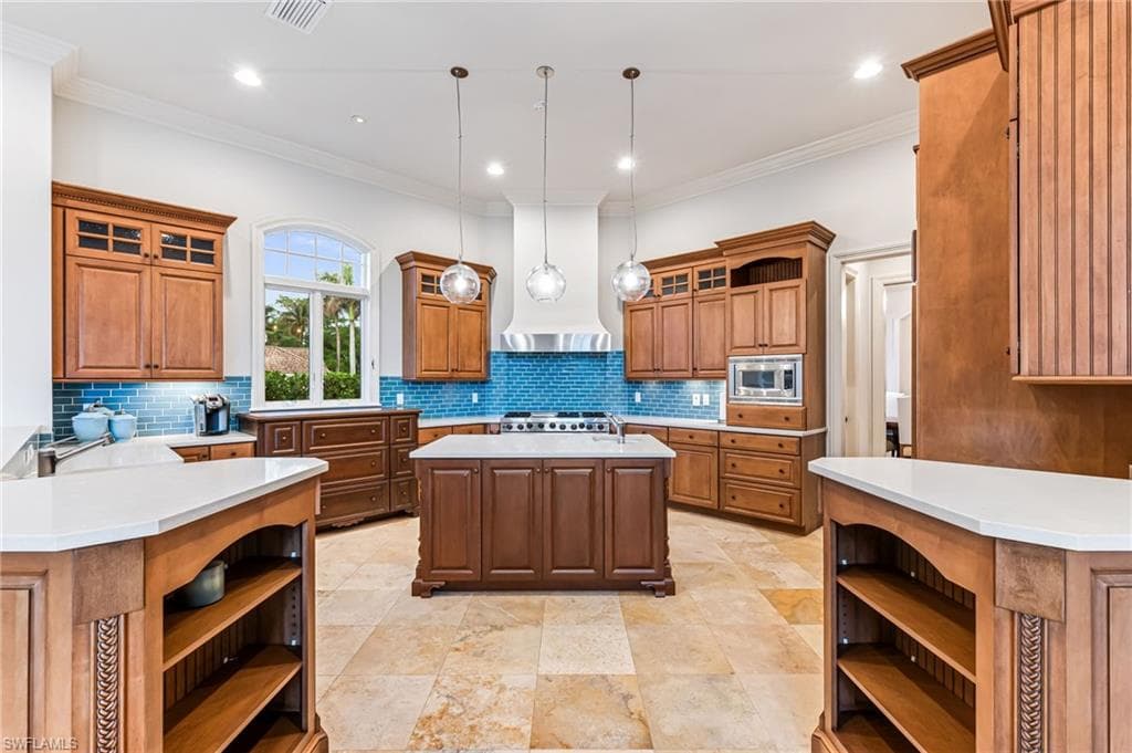 2560 Half Moon Walk, Naples, FL 34102-5