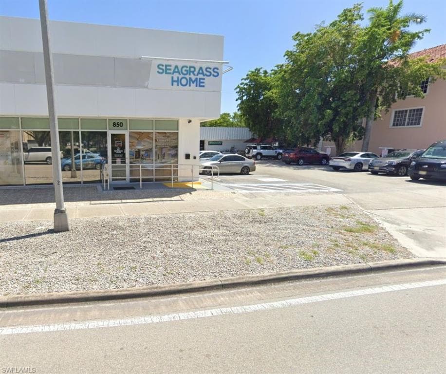850 Seagate Dr, Naples, FL 34103-4