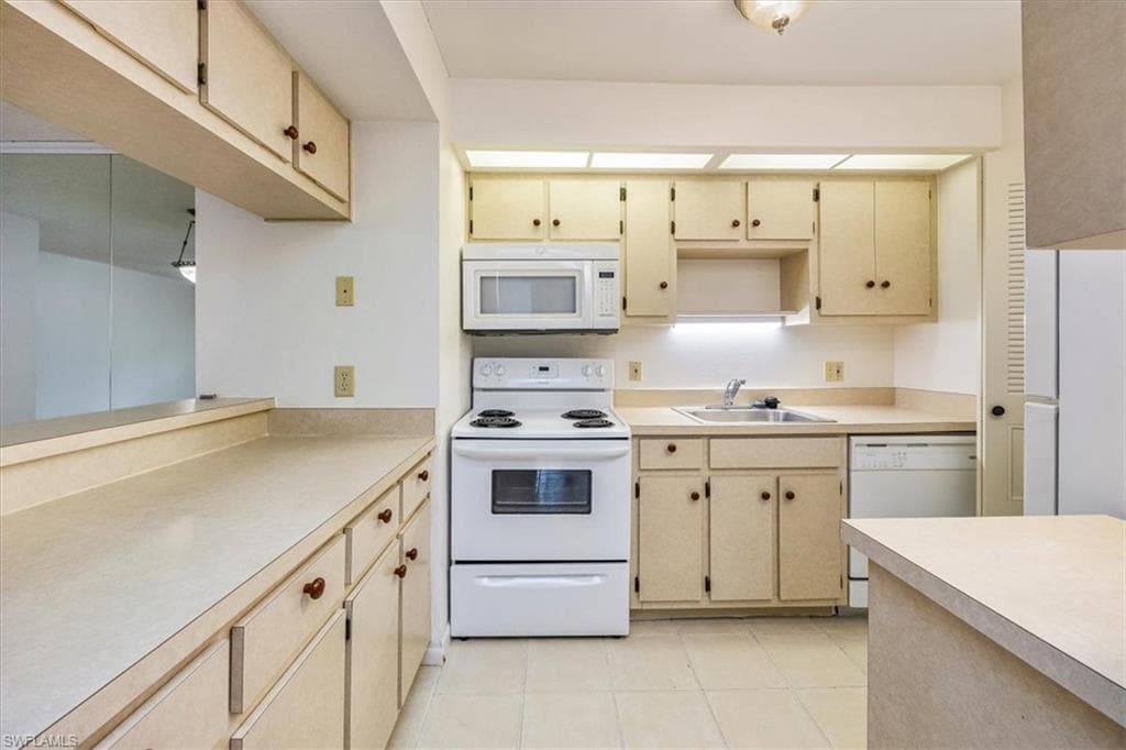 8151 Woods Cir 3, Fort Myers, FL 33919-9