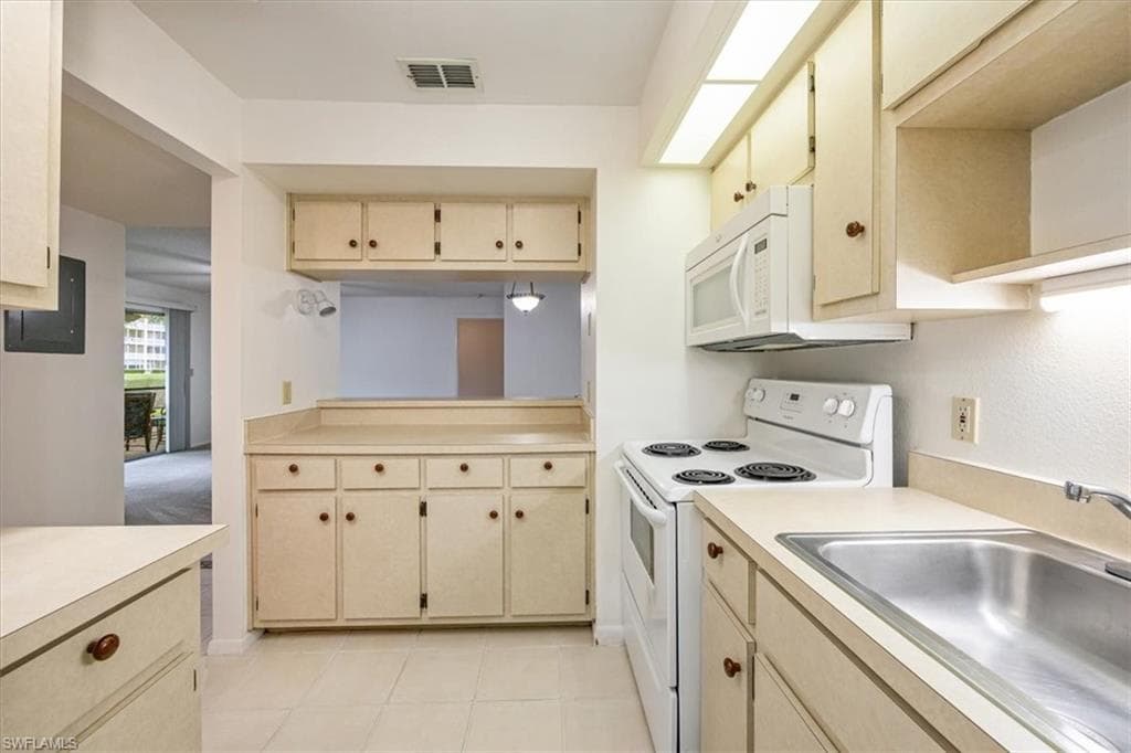 8151 Woods Cir 3, Fort Myers, FL 33919-10