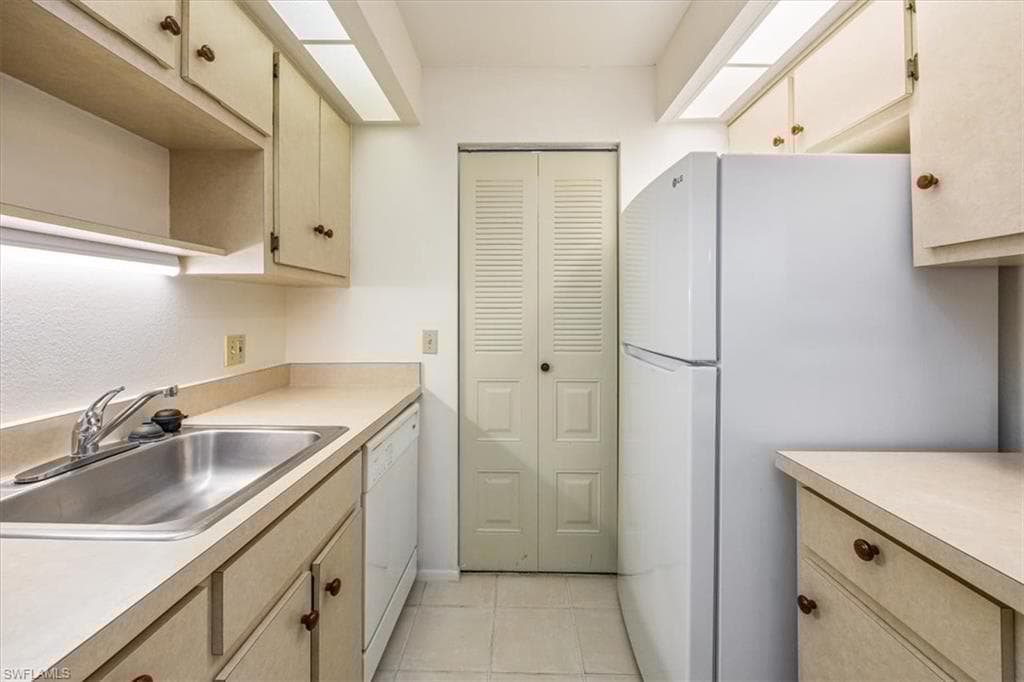 8151 Woods Cir 3, Fort Myers, FL 33919-11