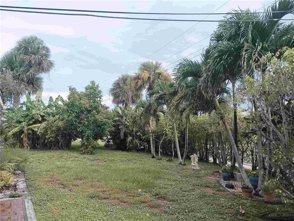 1898 Harbor Ln, Naples, FL 34104-3