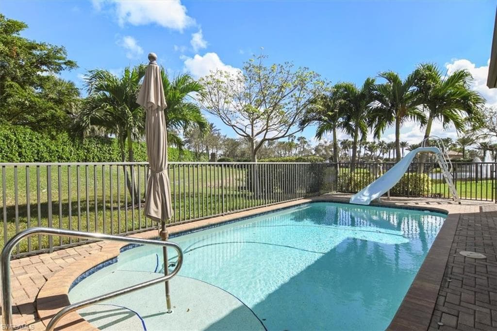 9236 Woodhurst Dr, Naples, FL 34120-17