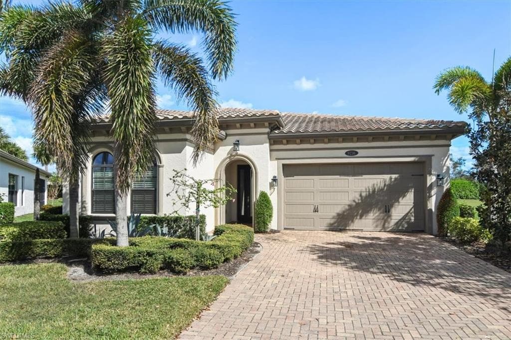 9236 Woodhurst Dr, Naples, FL 34120-1