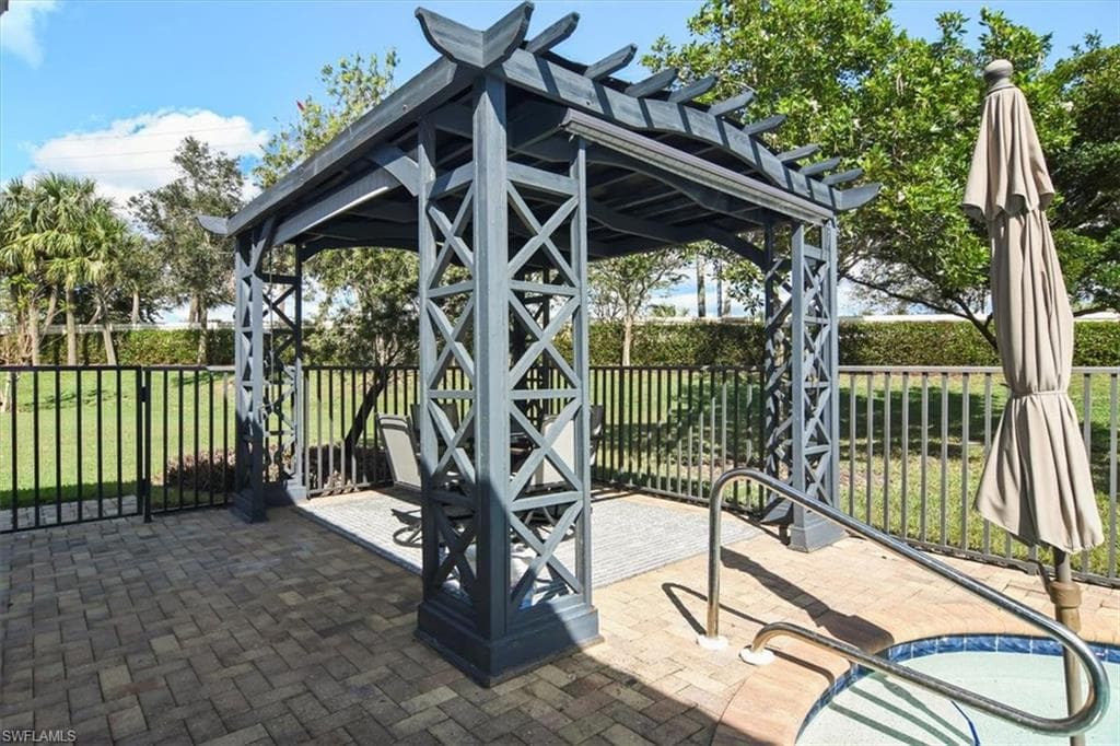 9236 Woodhurst Dr, Naples, FL 34120-19