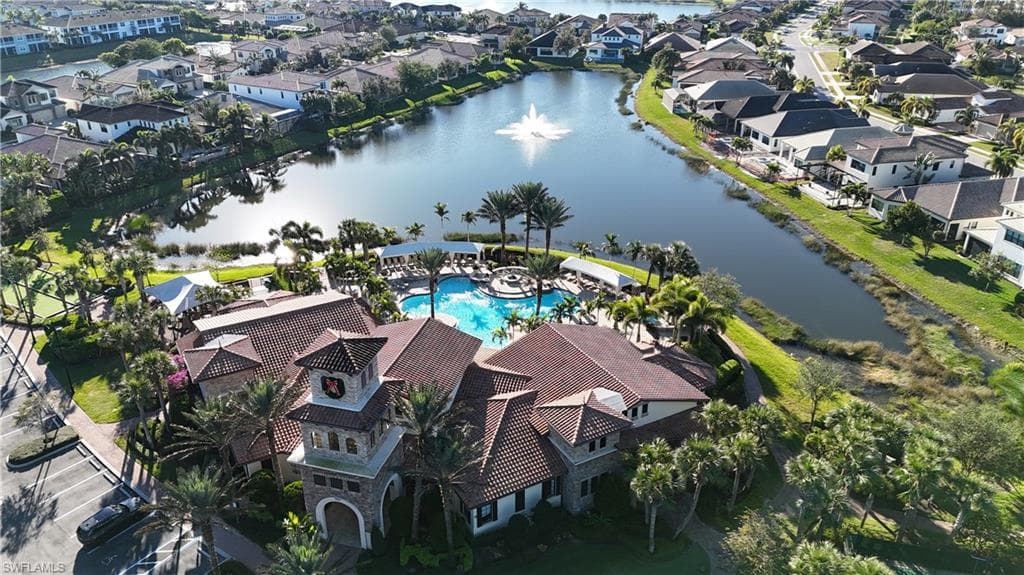 9236 Woodhurst Dr, Naples, FL 34120-30
