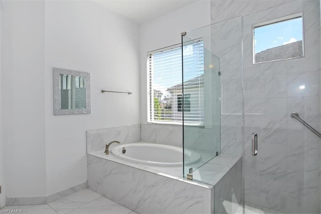 9236 Woodhurst Dr, Naples, FL 34120-8