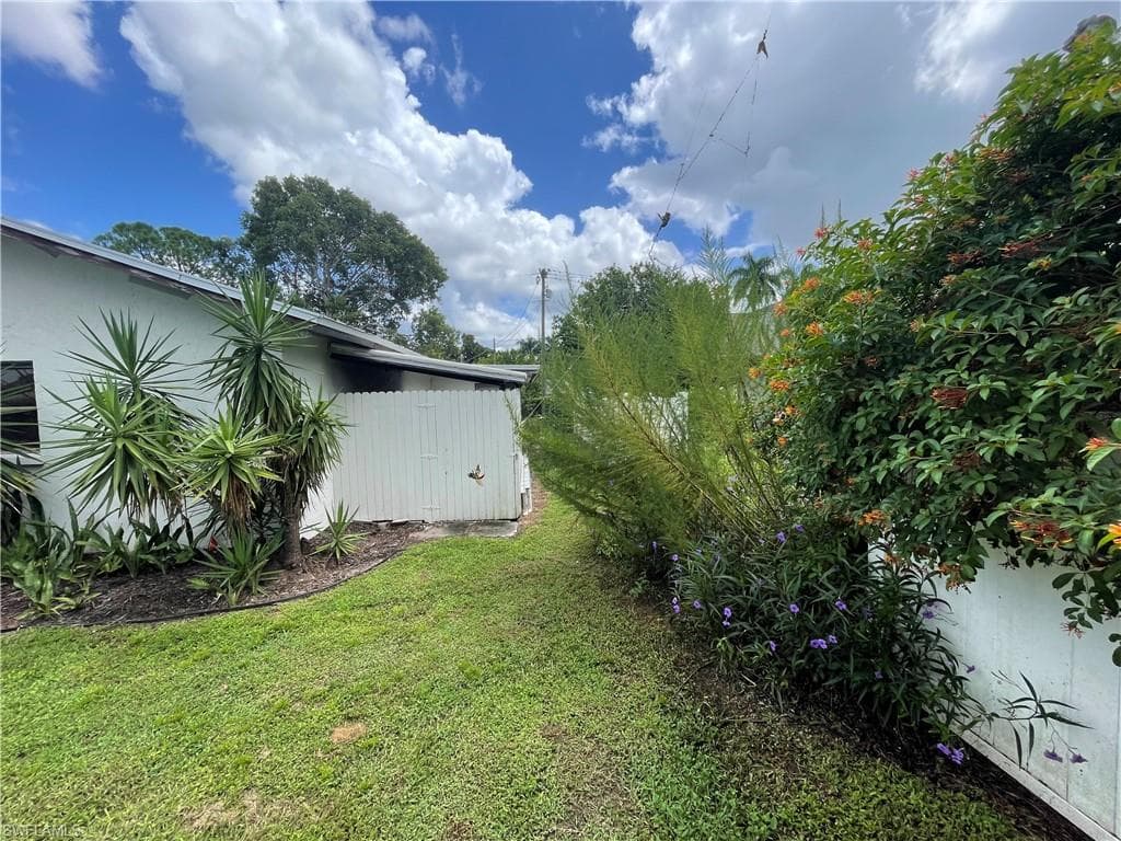 9882 Connecticut St, Bonita Springs, FL 34135-21