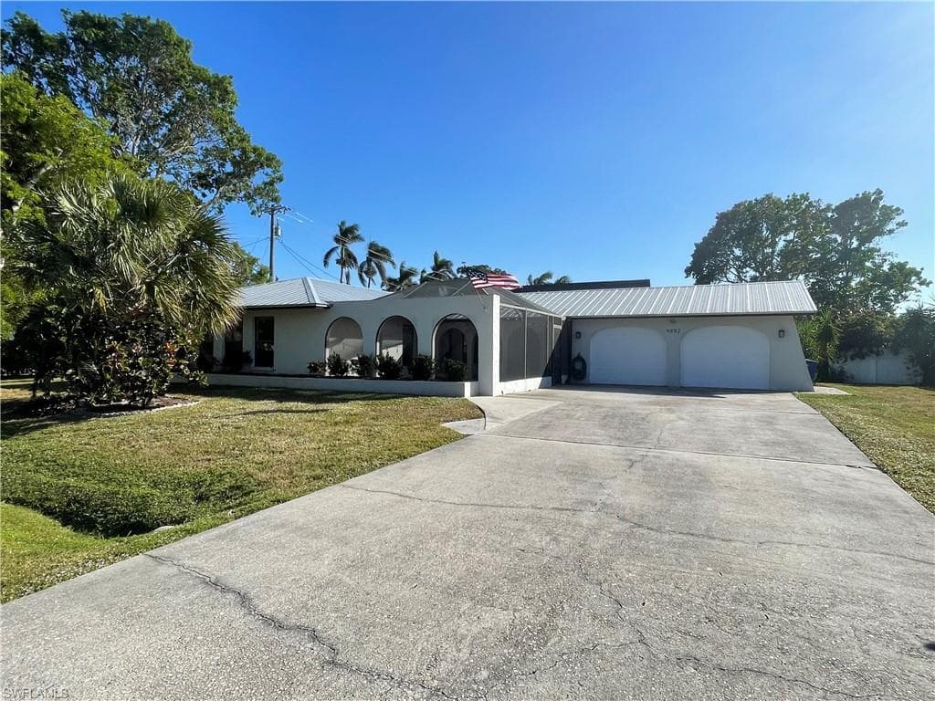 9882 Connecticut St, Bonita Springs, FL 34135-1