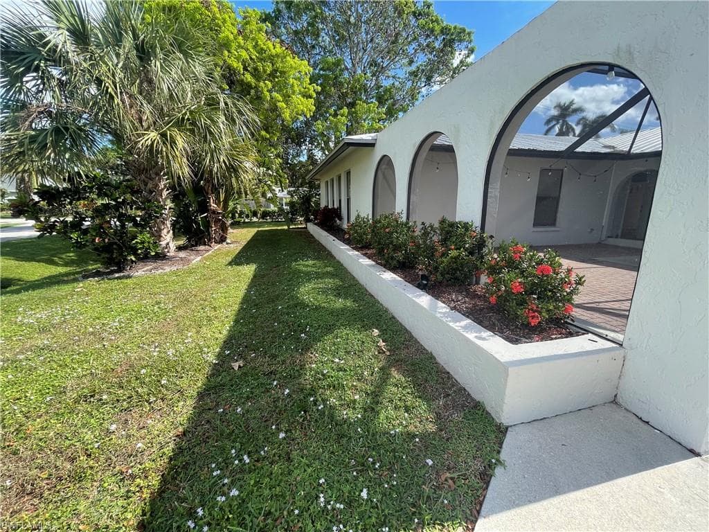 9882 Connecticut St, Bonita Springs, FL 34135-2
