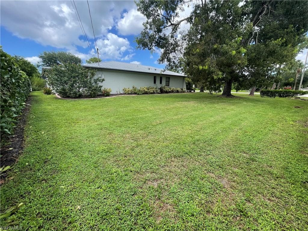 9882 Connecticut St, Bonita Springs, FL 34135-5