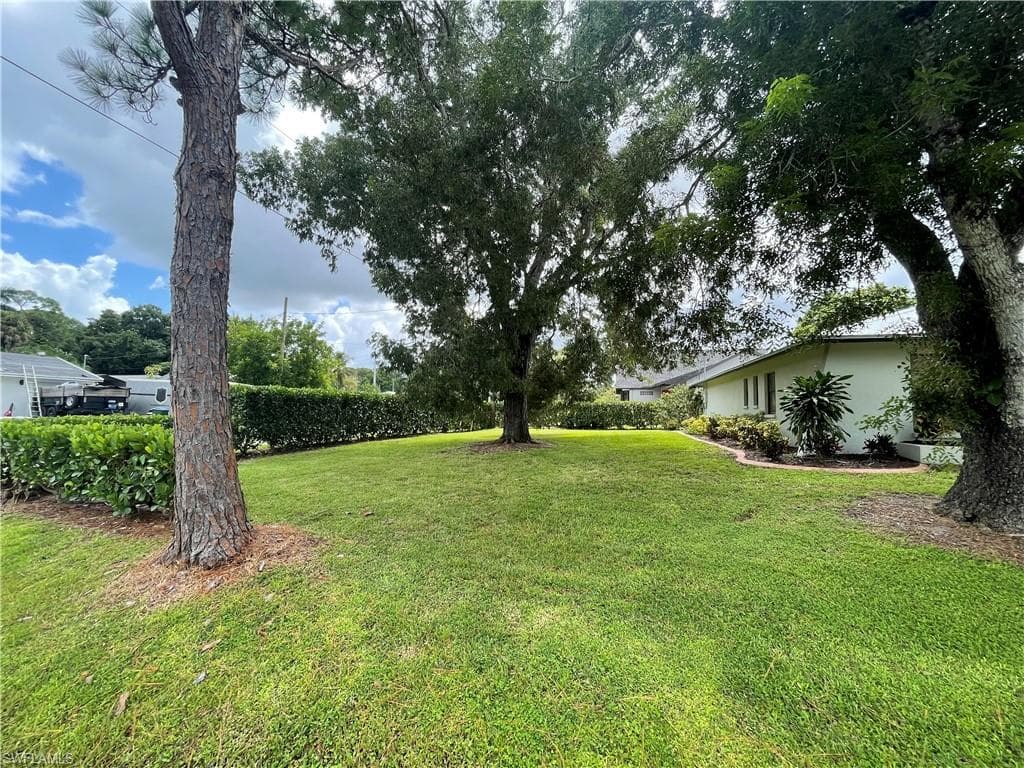 9882 Connecticut St, Bonita Springs, FL 34135-6