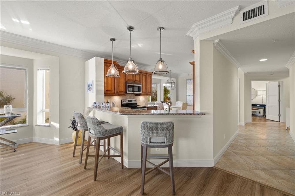 7671 Pebble Creek Cir 206, Naples, FL 34108-11