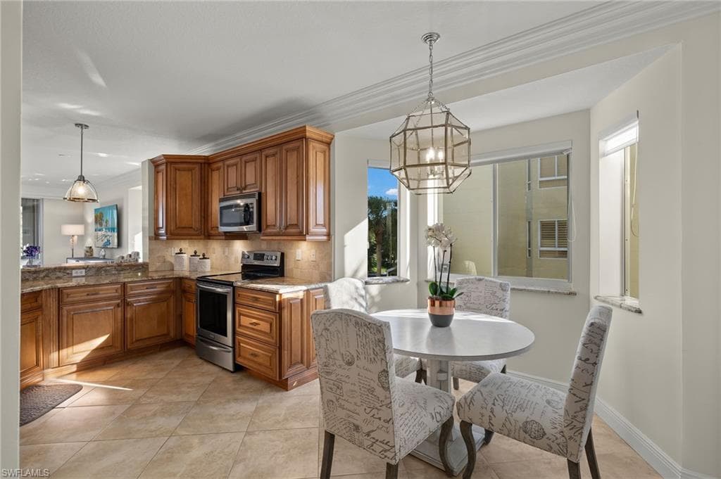 7671 Pebble Creek Cir 206, Naples, FL 34108-12