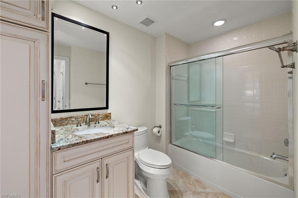7671 Pebble Creek Cir 206, Naples, FL 34108-17