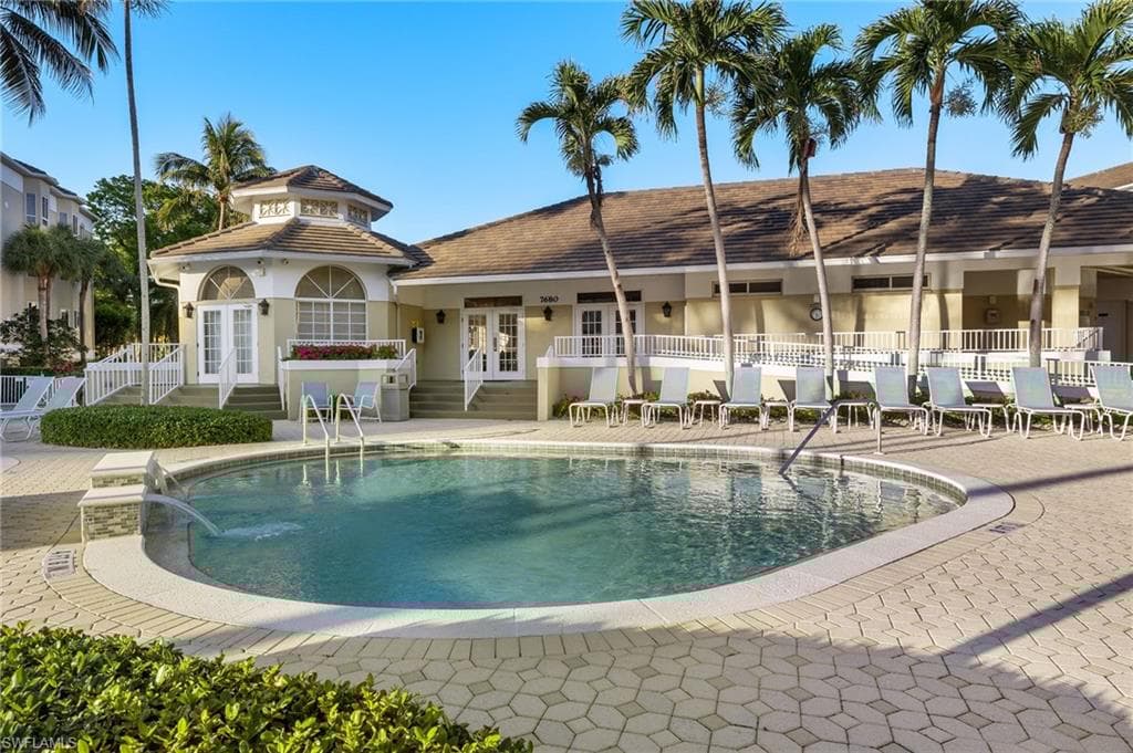 7671 Pebble Creek Cir 206, Naples, FL 34108-21