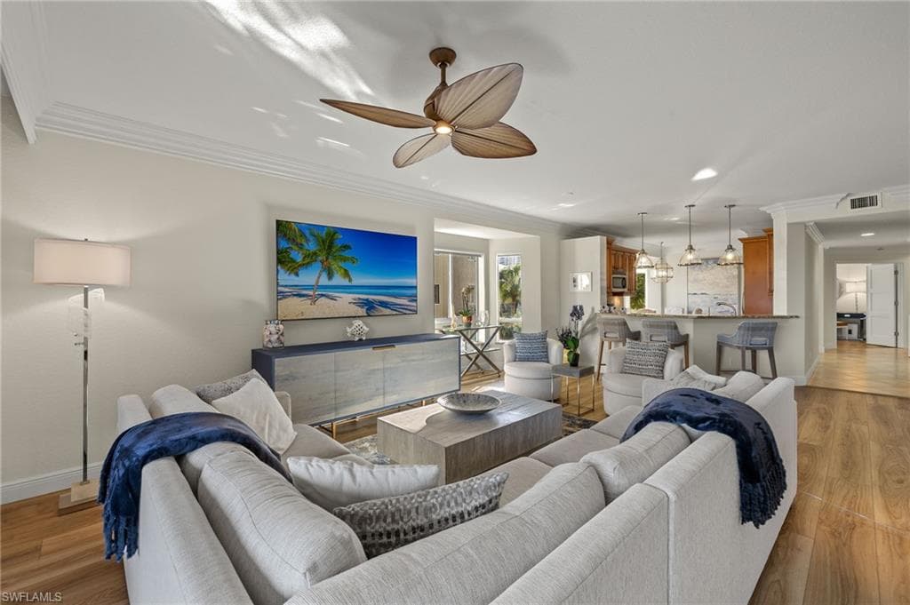 7671 Pebble Creek Cir 206, Naples, FL 34108-4