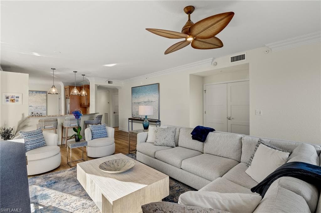 7671 Pebble Creek Cir 206, Naples, FL 34108-5