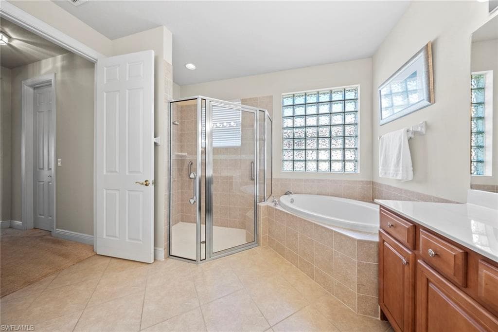 19700 Maddelena Cir, Estero, FL 33967-25