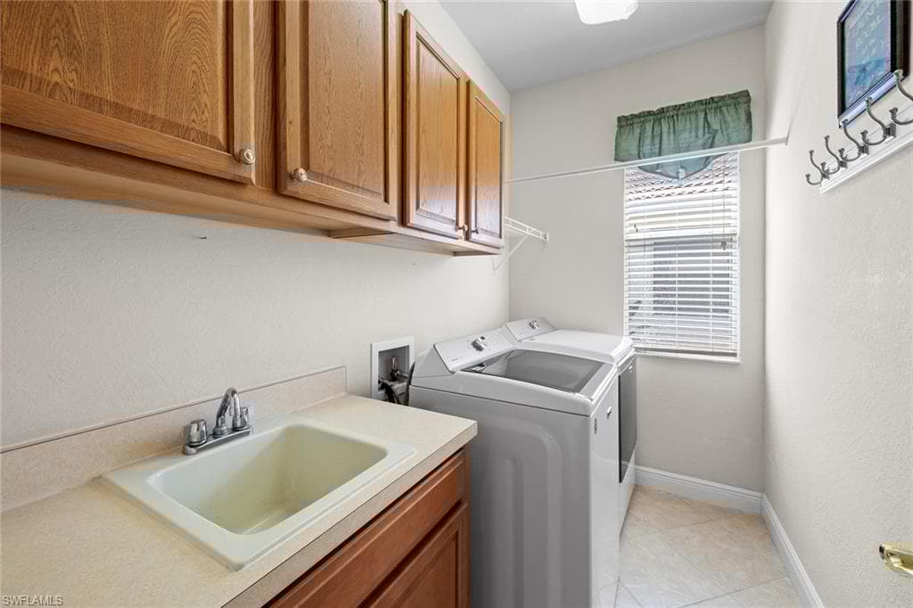 19700 Maddelena Cir, Estero, FL 33967-39