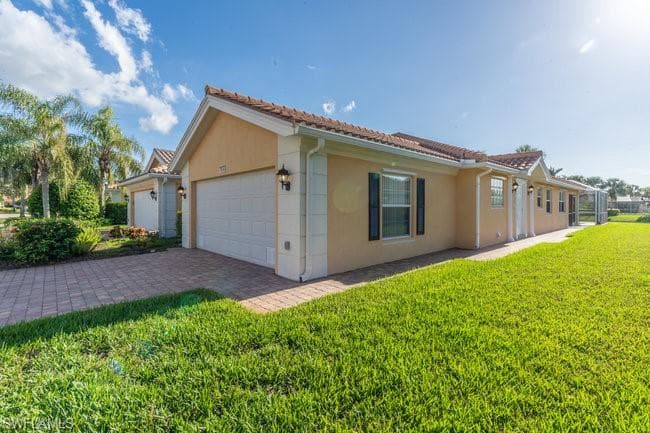 7636 Rozzini Ln, Naples, FL 34114-5