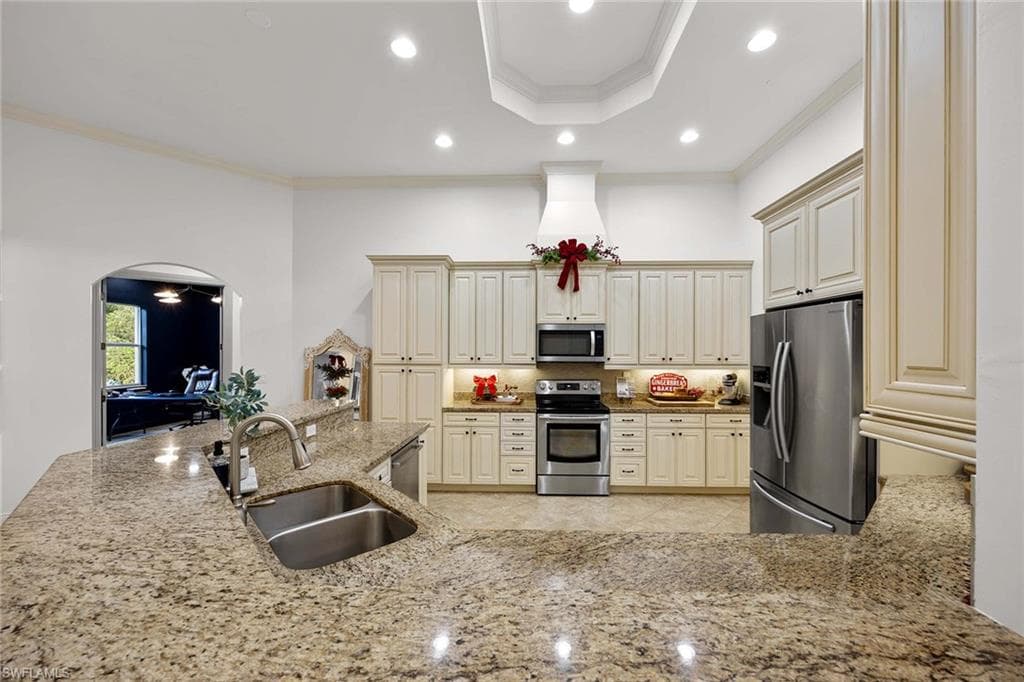 18169 Baywood Dr, Naples, FL 34114-11