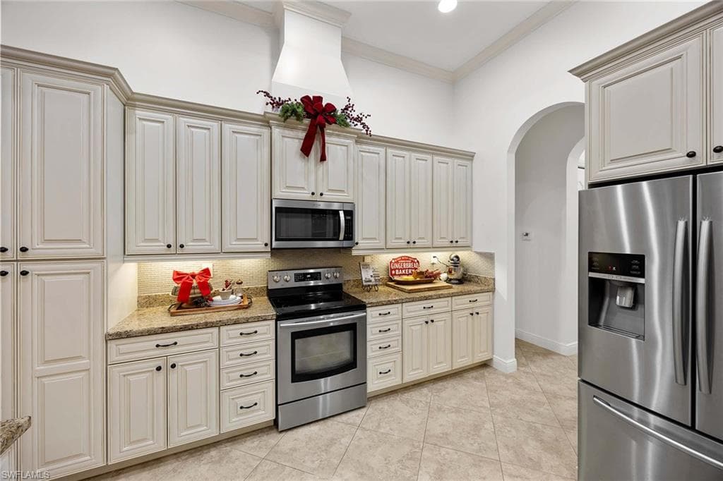 18169 Baywood Dr, Naples, FL 34114-14