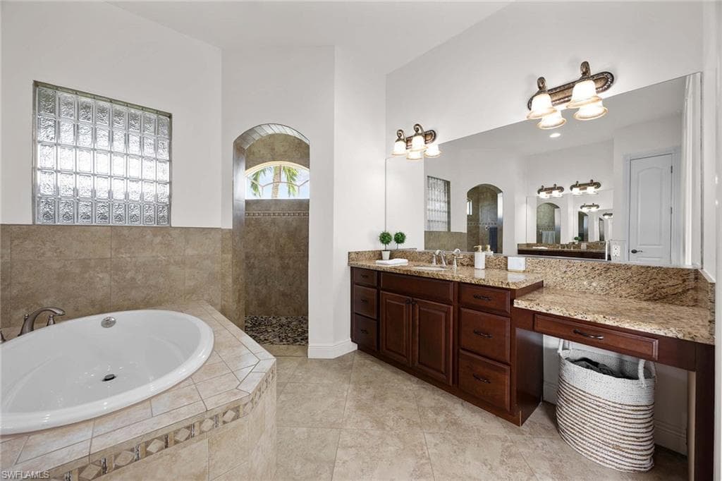 18169 Baywood Dr, Naples, FL 34114-20