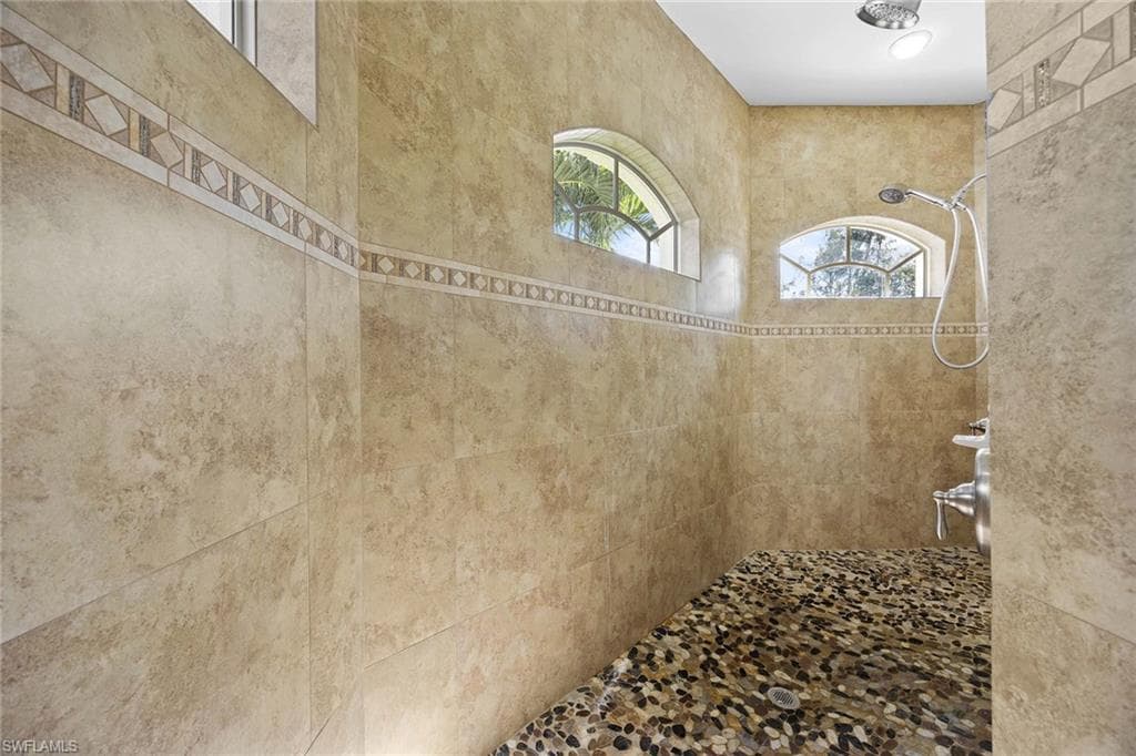 18169 Baywood Dr, Naples, FL 34114-21
