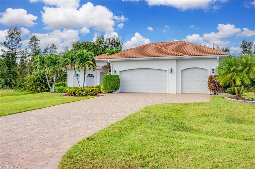 18169 Baywood Dr, Naples, FL 34114-3