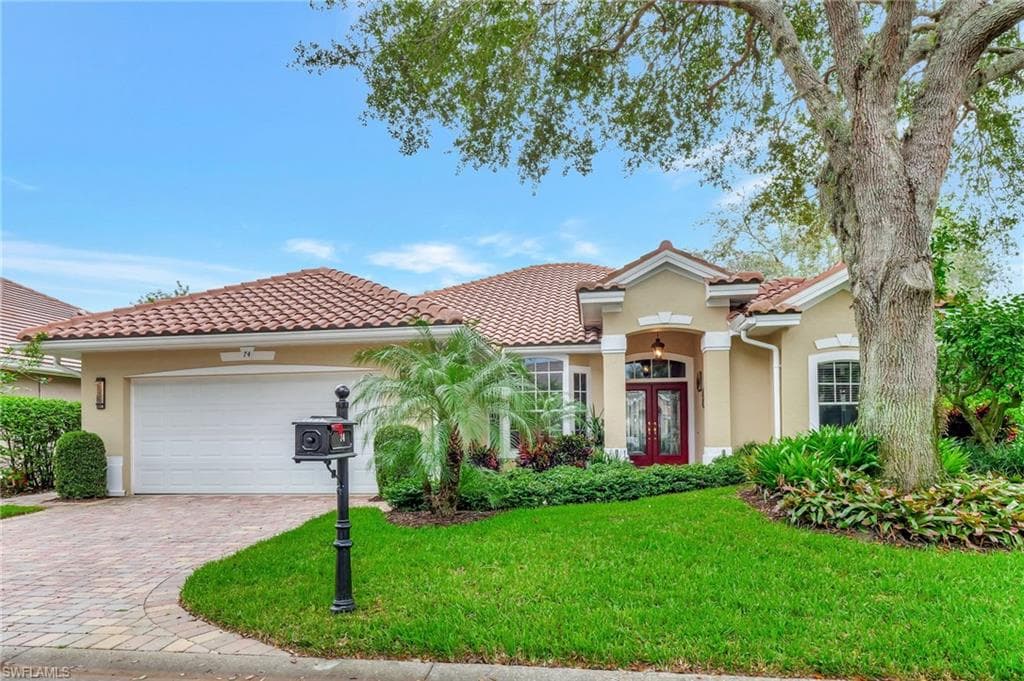 74 Erin Way, Naples, FL 34119-1