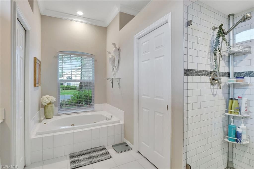 74 Erin Way, Naples, FL 34119-26