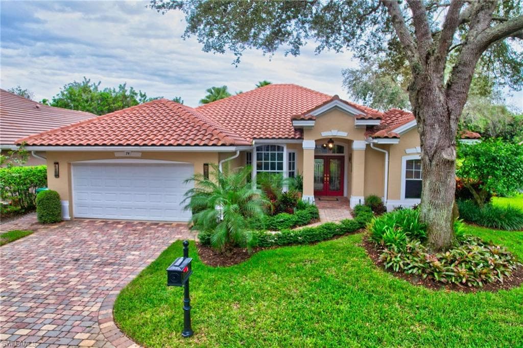 74 Erin Way, Naples, FL 34119-3