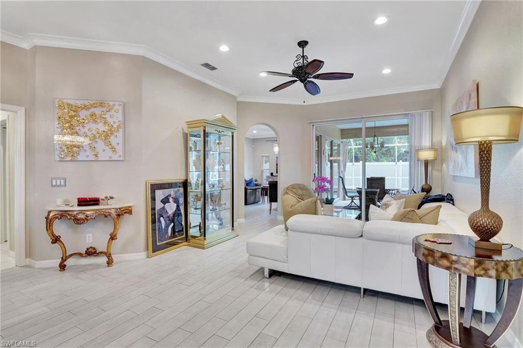 74 Erin Way, Naples, FL 34119-4