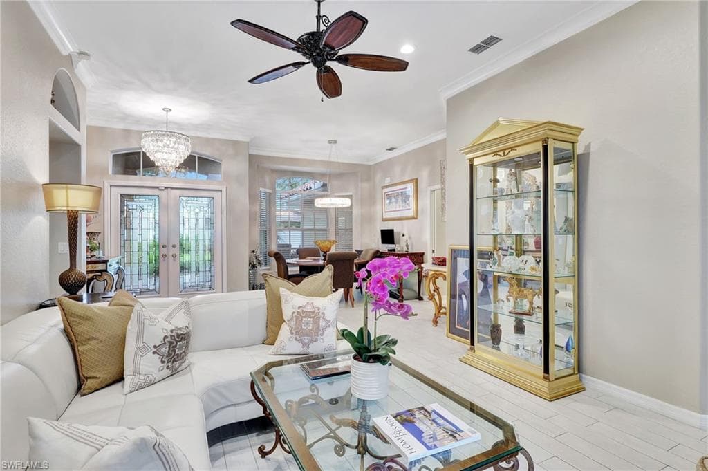 74 Erin Way, Naples, FL 34119-6